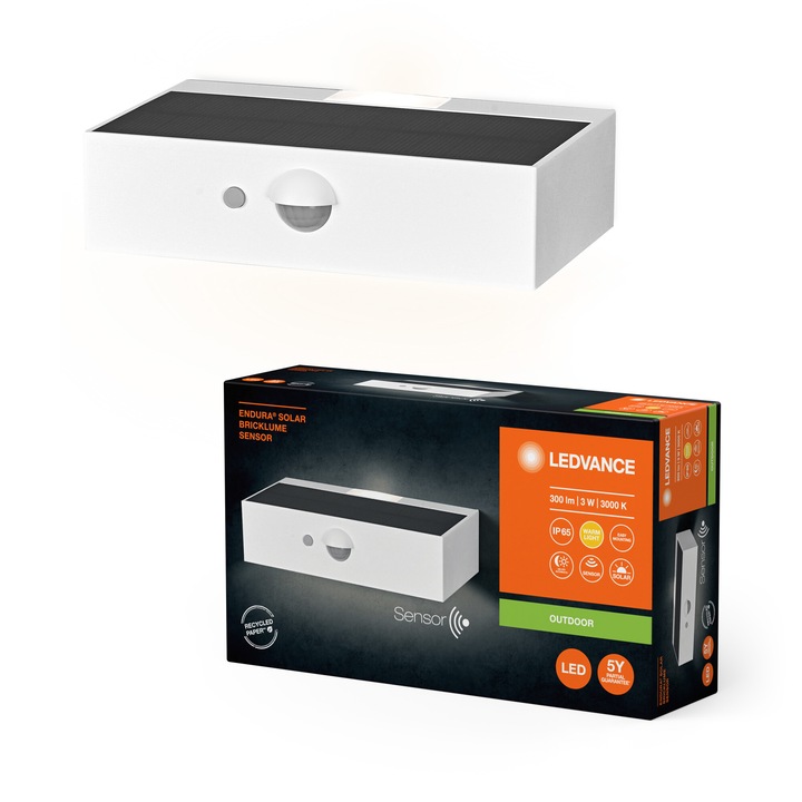 LED соларна стенна лампа Ledvance Endura Solar Bricklume Sensor, 3W, 300 lm, топла светлина (3000K), сензор за светлина, сензор за движение, PIR, IP65, литиево-йонна батерия 18650, бяла