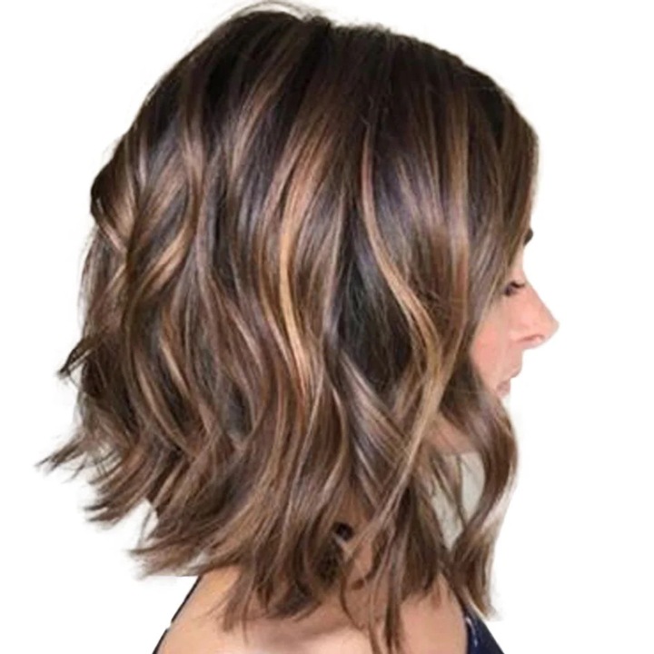 Peruca scurta si ondulata, fara lipici, brunet cu suvite blonde