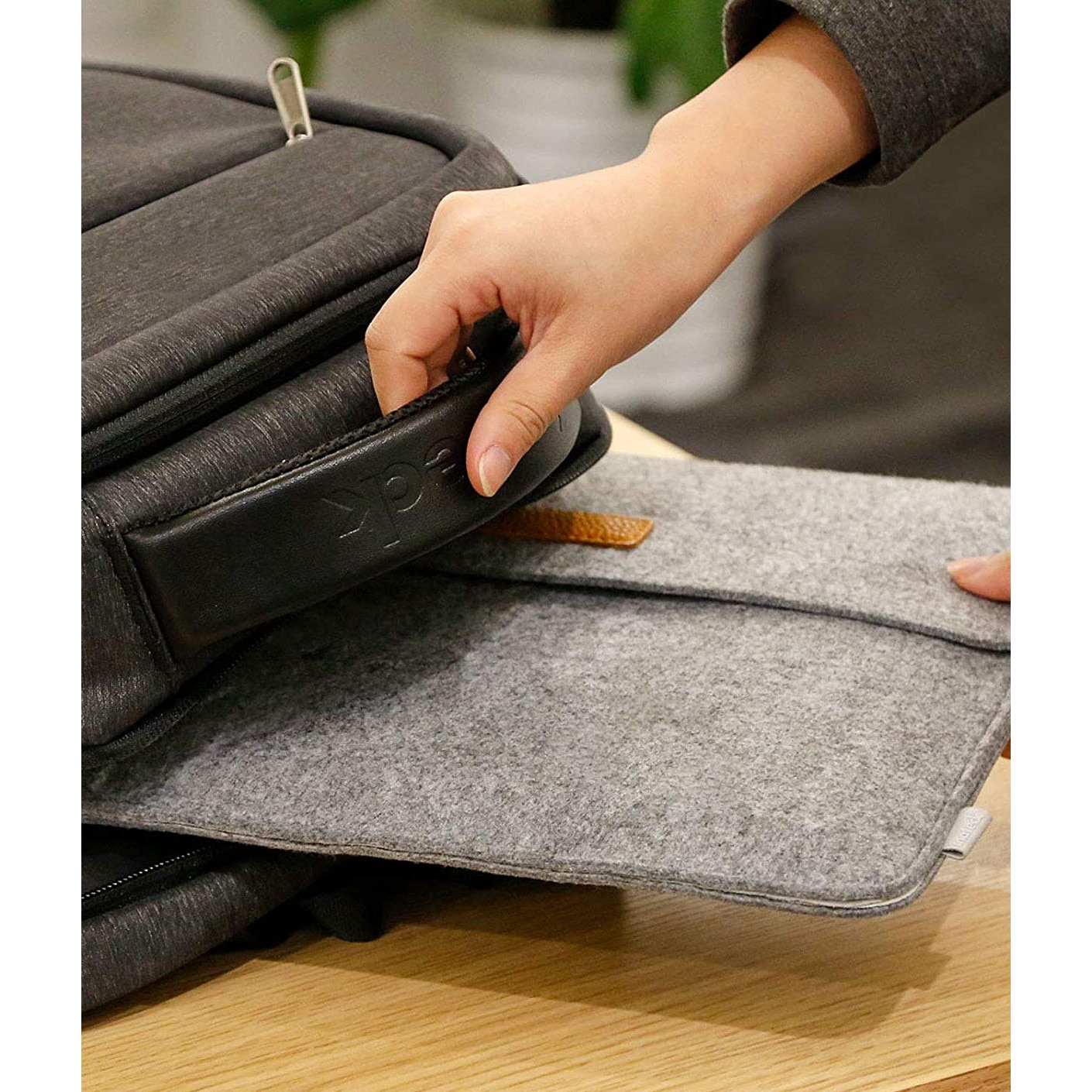 Husa laptop din fetru, Enforose, 14", 15" MacBook Pro, design subtire, rezistent la apa, gri inchis