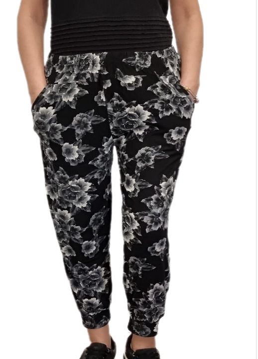 Pantaloni dama, de vara, cu buzunare, negri cu flori, model 11