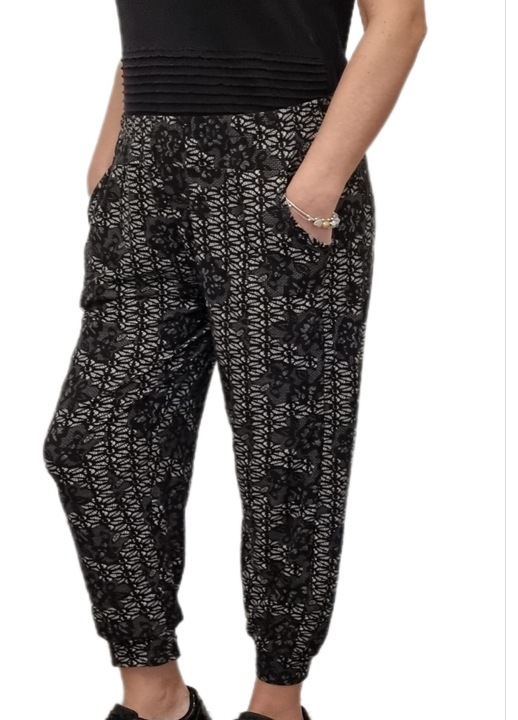 Pantaloni dama, de vara, cu buzunare, gri cu flori, model 13