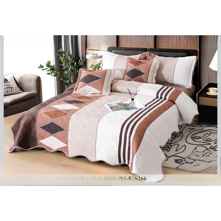 Set Cuvertura Matlasata, din Bumbac Finet, pentru pat dublu, 5 piese: Cuvertura 230 x 250 cm, 2 fete de perna 60 x 80 cm, 2 fete de perna 55 x 55 cm, cu imprimeu flori, crem-bej-maro