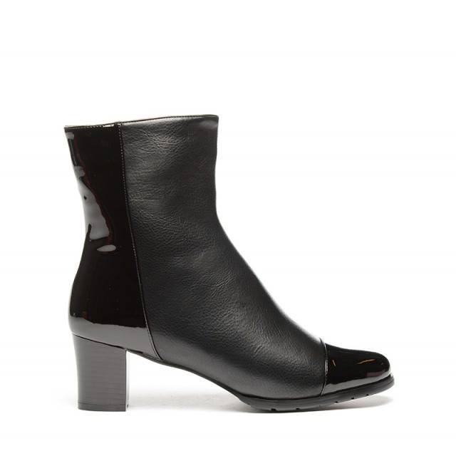 Botine cu varf rotund si toc gros,D&J