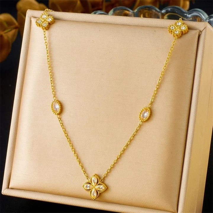 Colier auriu, din otel inoxidabil, suflat cu aur 18k, cu floricele si pietre din zirconiu, Denny C12