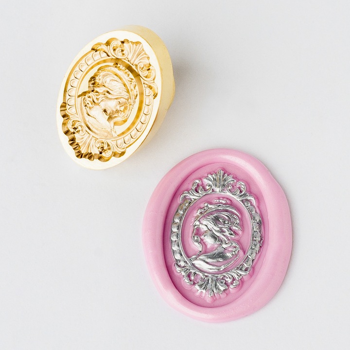 Stampila pentru sigilii de ceara, Mariart, model Domnita ganditoare 3D, capat din alama, diametru 2.5cm, antiaderenta, pentru invitatii nunta, botez, artizanat, plicuri, papetarie evenimente