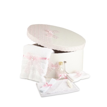 Trusou botez complet pentru fetite si cutie decorata cu dantela roz Trusou botez complet pentru fetite si cutie decorata cu dantela roz