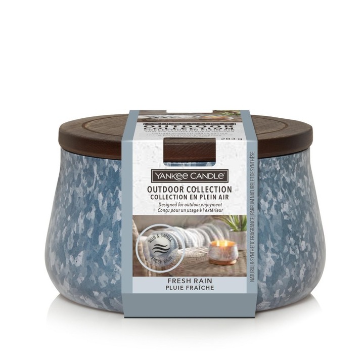 Fresh Rain Yankee Candle kültéri gyertya, almavirág, zöldalma és rozmaring illattal