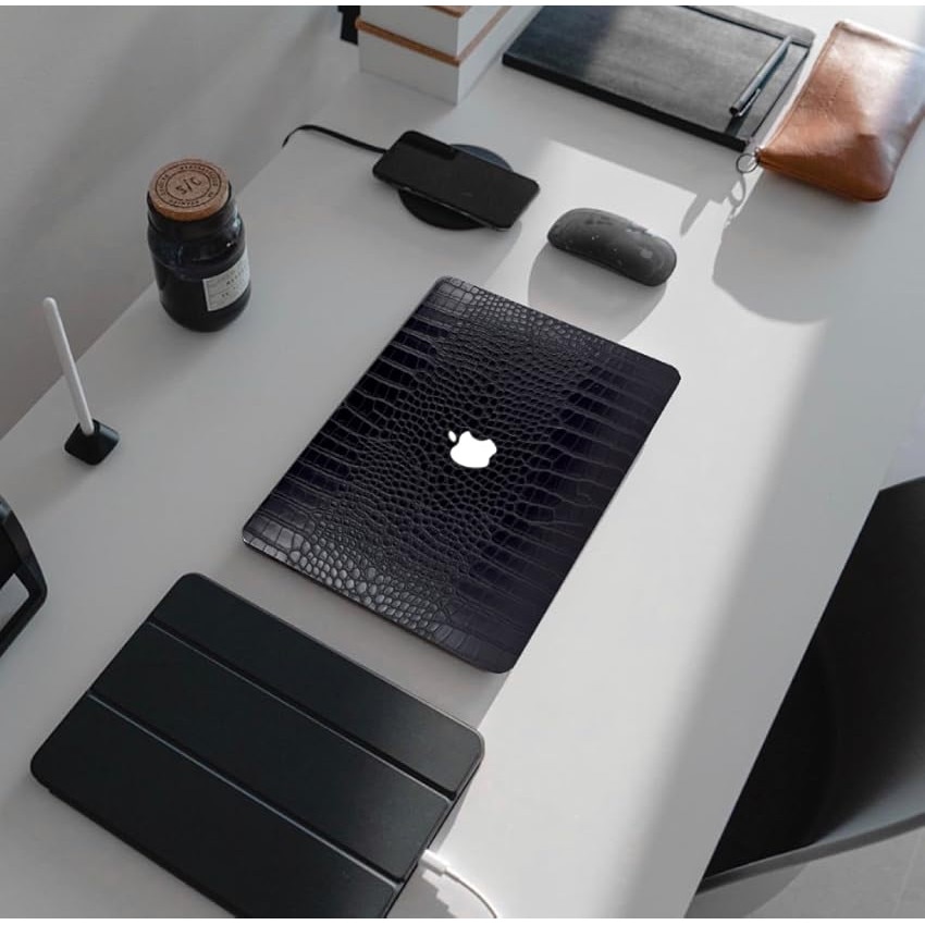 Carcasa premium din piele ecologica textura crocodil pentru MacBook Air 15 (2023/2024/2025) M Series (M4/M3/M2) (A2941/A3114/A3241), husa eleganta slim, protectie laptop, stil business, Negru