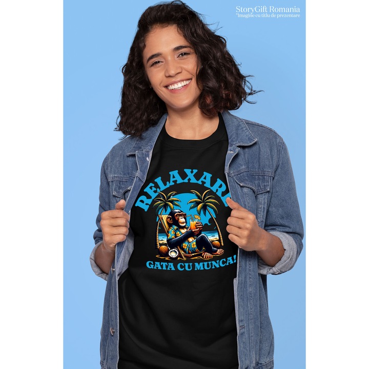 Дамска тениска с маймуна в плажен костюм с цветя на шезлонг Tropical Beach Освежаваща напитка с щампа отпред, 100% памук, черен, S