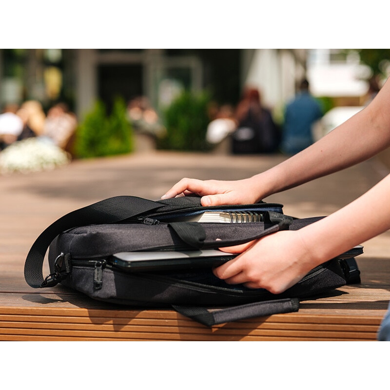 Geanta laptop Tracer 15,6" Balance PRO, material rezistent, compartimente speciale, neagra