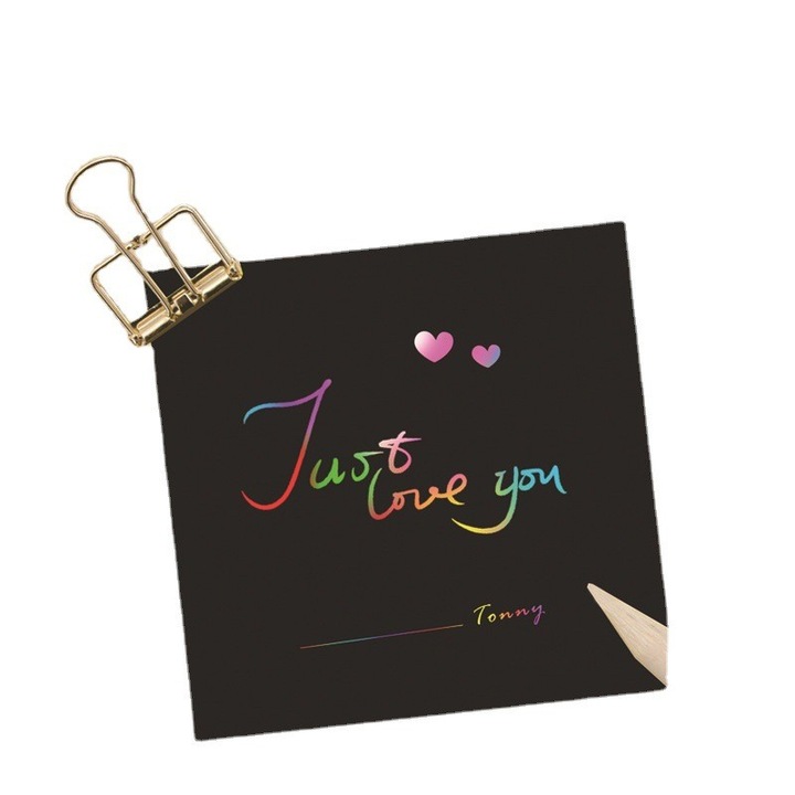 Set Creativ de 100 de Planse Razuibile Multicolor, cu 2 Creioane din Bambus si 2 Sabloane, Activitate Educativa pentru Copii de peste 3 Ani, 8.5x8.5 cm