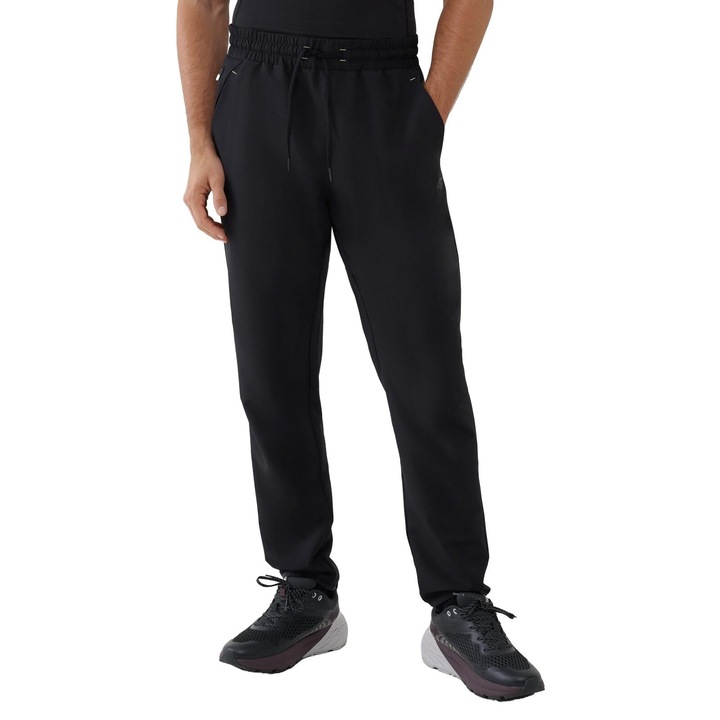 Pantaloni de Antrenament Barbati 4F Negri, Uscare Rapida, Tehnologia 4FDry si 2Way Stretch, Ventilatie Lombara, Marimi S-XXL