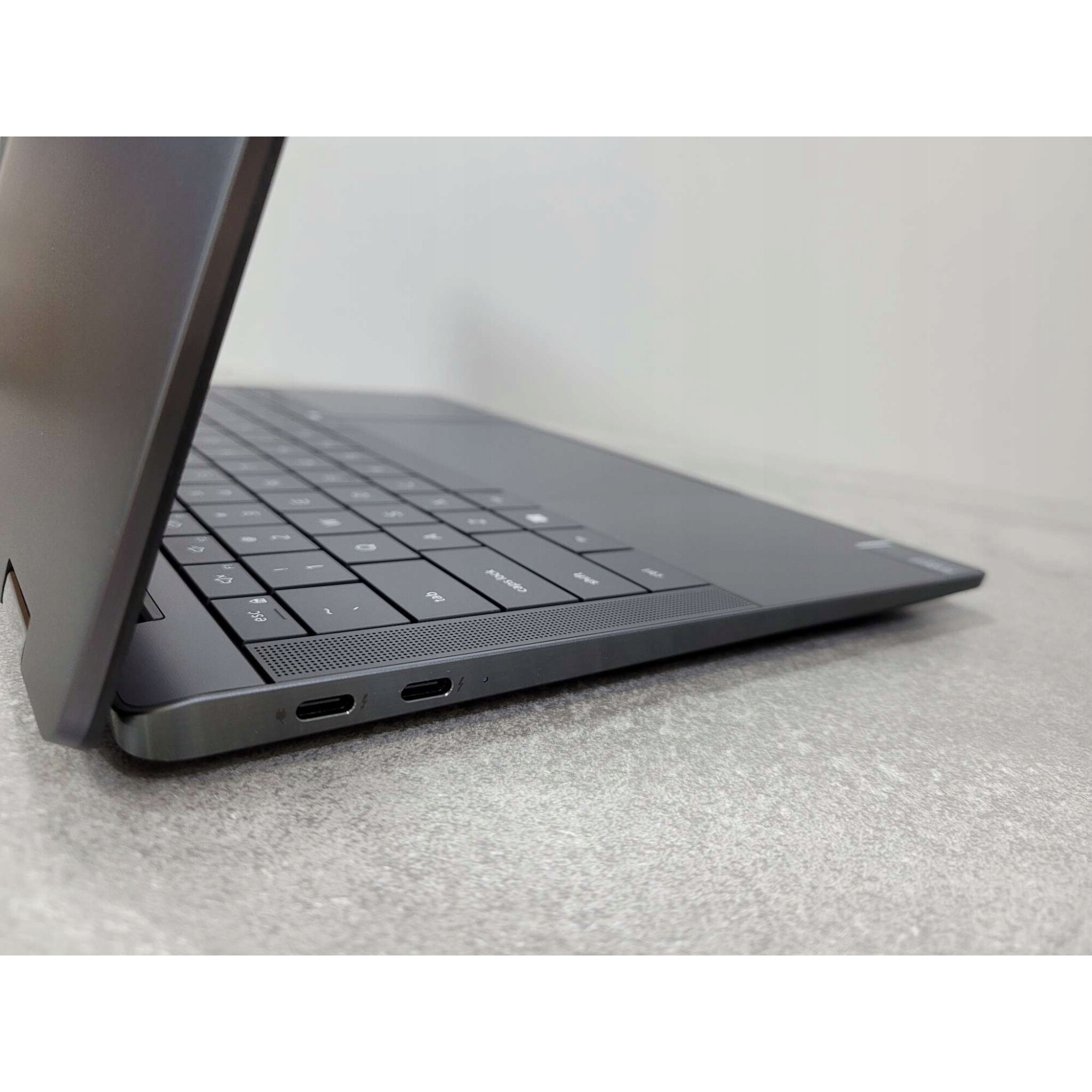 Laptop 2in1 Dell Latitude 9450, Intel Core Ultra 7 165U, 32GB RAM, SSD 1TB, 14" QHD+ Touch, 500 nit, negru