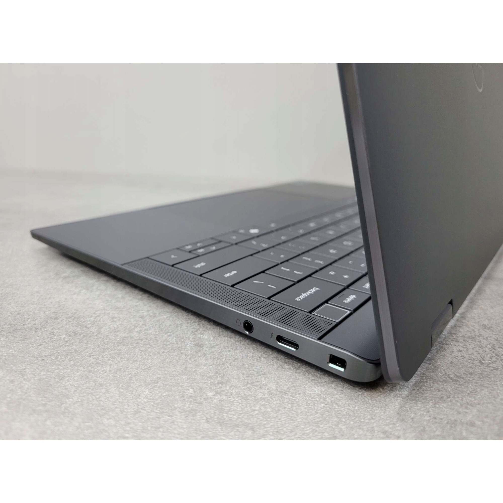 Laptop 2in1 Dell Latitude 9450, Intel Core Ultra 7 165U, 32GB RAM, SSD 1TB, 14" QHD+ Touch, 500 nit, negru