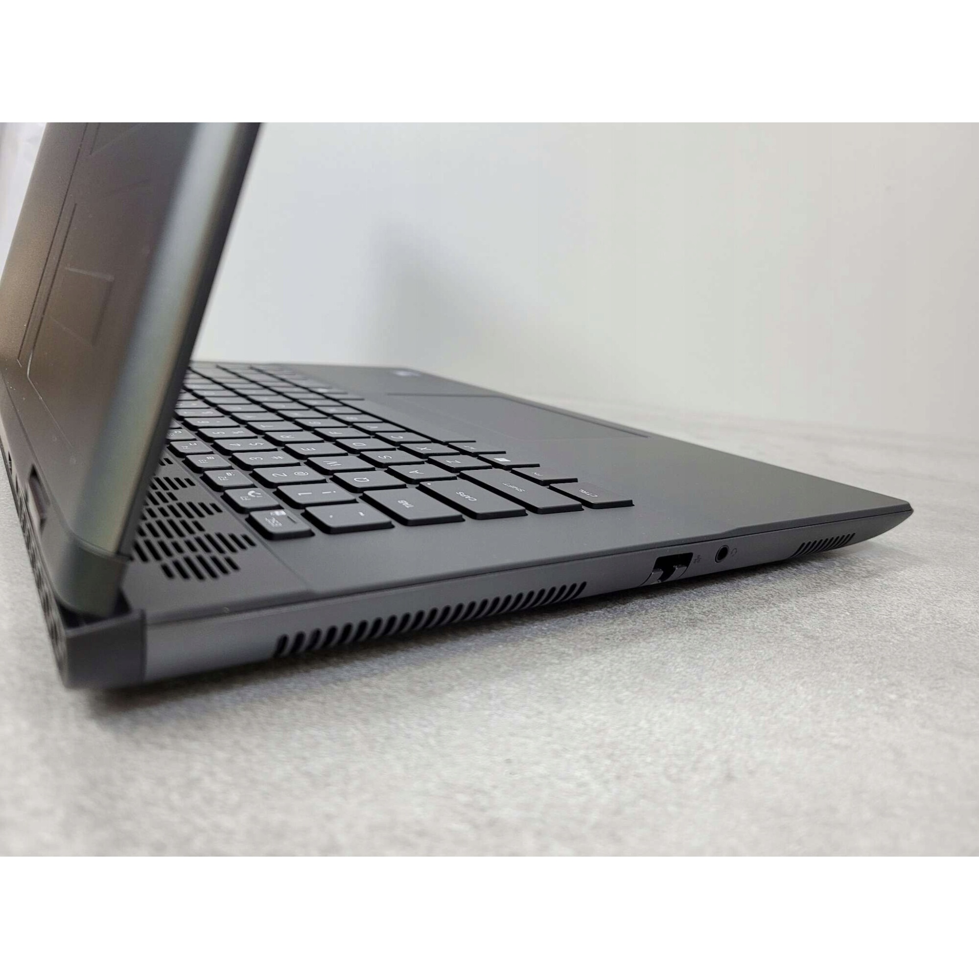 Laptop Dell Alienware m16 R2, Intel Core Ultra 9 185H, 32GB RAM, 1TB SSD, QHD+ 16", RTX 4070, 240Hz, 2,61kg, negru