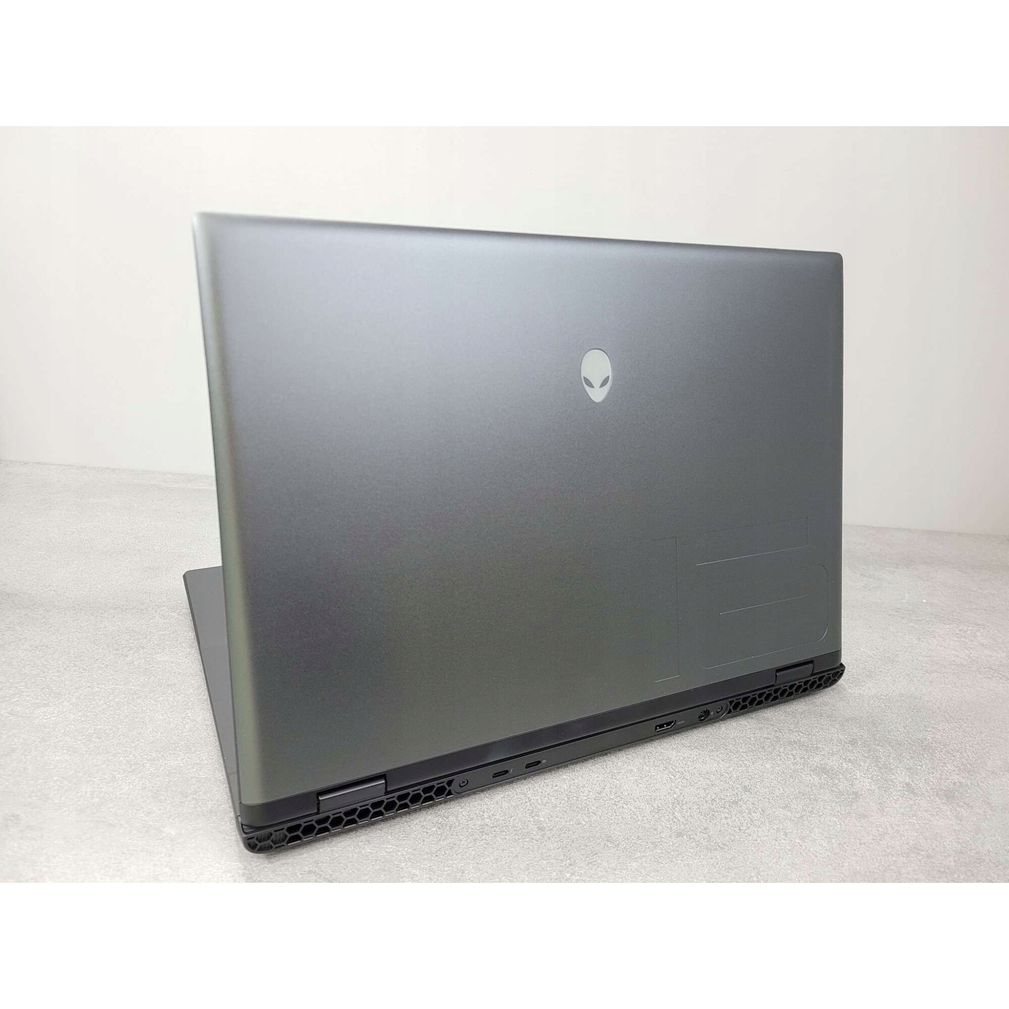 Laptop Dell Alienware m16 R2, Intel Core Ultra 9 185H, 32GB RAM, 1TB SSD, QHD+ 16", RTX 4070, 240Hz, 2,61kg, negru