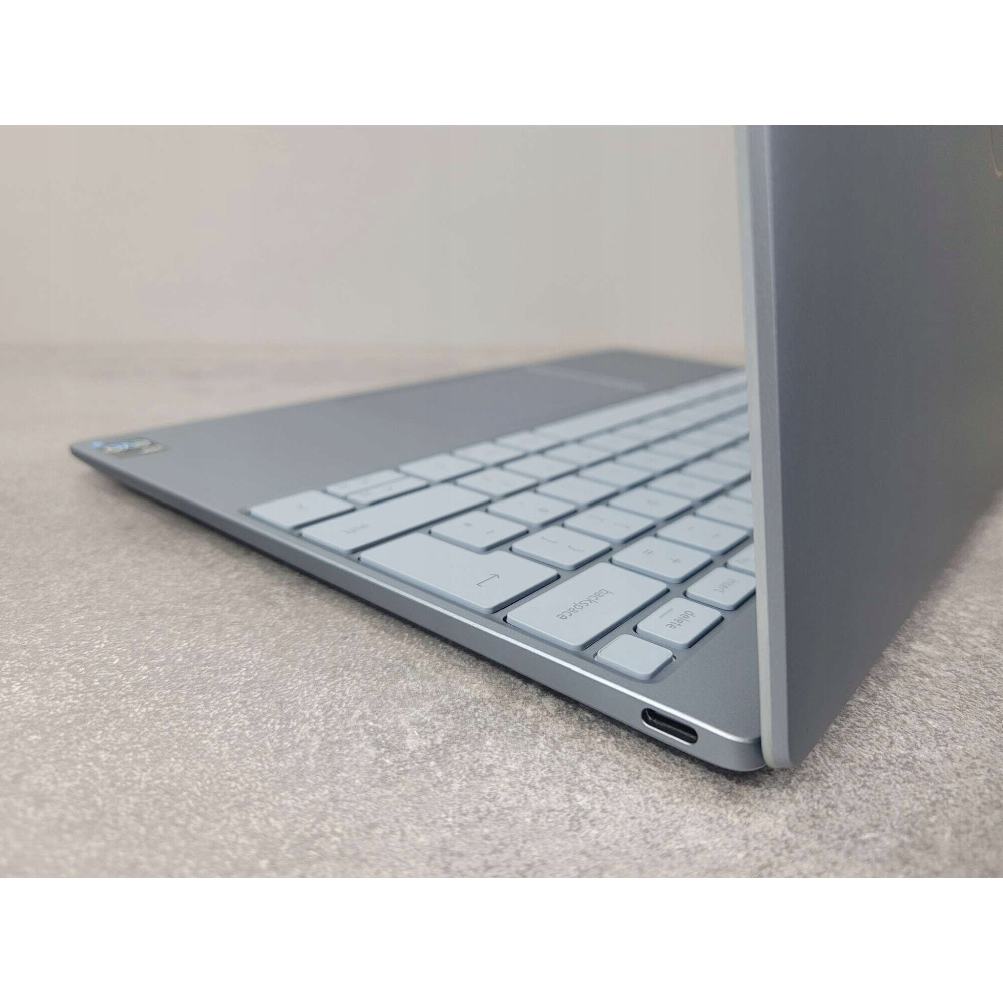 Laptop Dell XPS 13, procesor i5-1230U, 8GB RAM, 256GB SSD, FHD+ 13