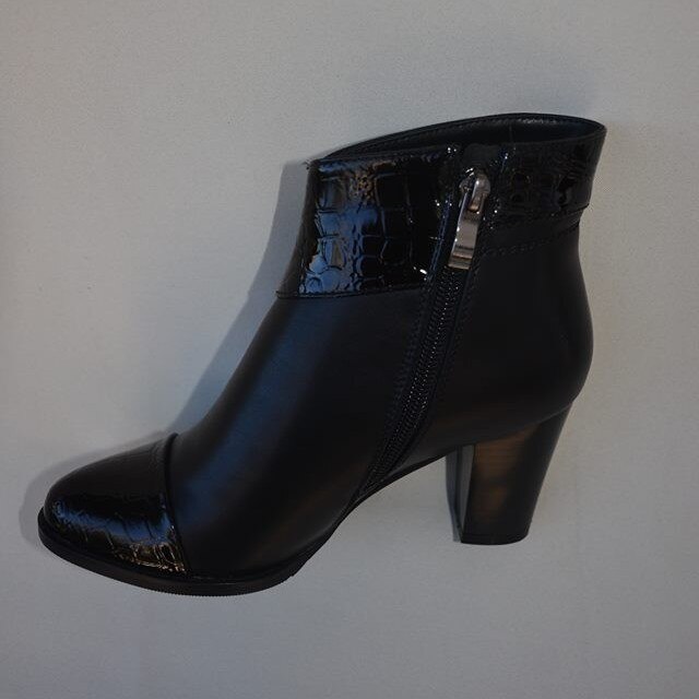 Botine scurte cu design mat-lucios, toc stabil, D&J Exclusive, Negru