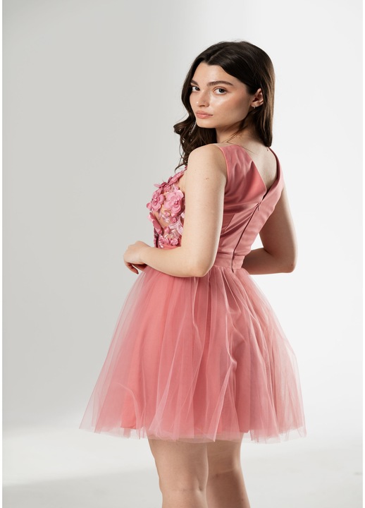 Rochie scurta, dreapta, cu floare aplicata si dublura tull, Roz pastel deschis