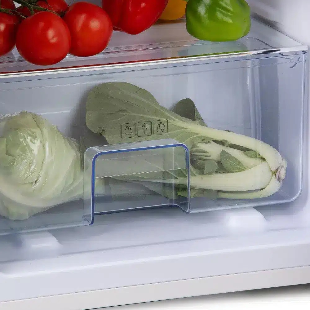 Frigider Retro DOMO, capacitate 206 litri, H 144.5 cm, congelator 44 litri, temperatura reglabila, 4 rafturi din sticla, 3 compartimente pe usa, compartiment fructe/legume, iluminare interioara, manere ergonomice, picioare ajustabile, negru