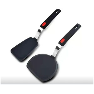 Pensule, spatule si teluri bucatarie