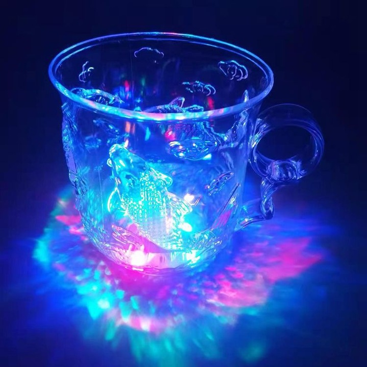 LED szenzoros, többszínű pohár, 280 ml űrtartalmú, 8x9.7 cm