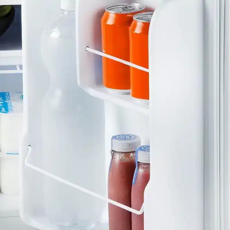 Frigider minibar DOMO, H 51.2 cm, capacitate 41 litri, congelator integrat, ideal pentru bucatarii mici/hotel/birou/rulota, consum redus, 1 raft otel, 2 compartimente pe usa, control temperatura, tava cuburi de gheata inclusa, alb