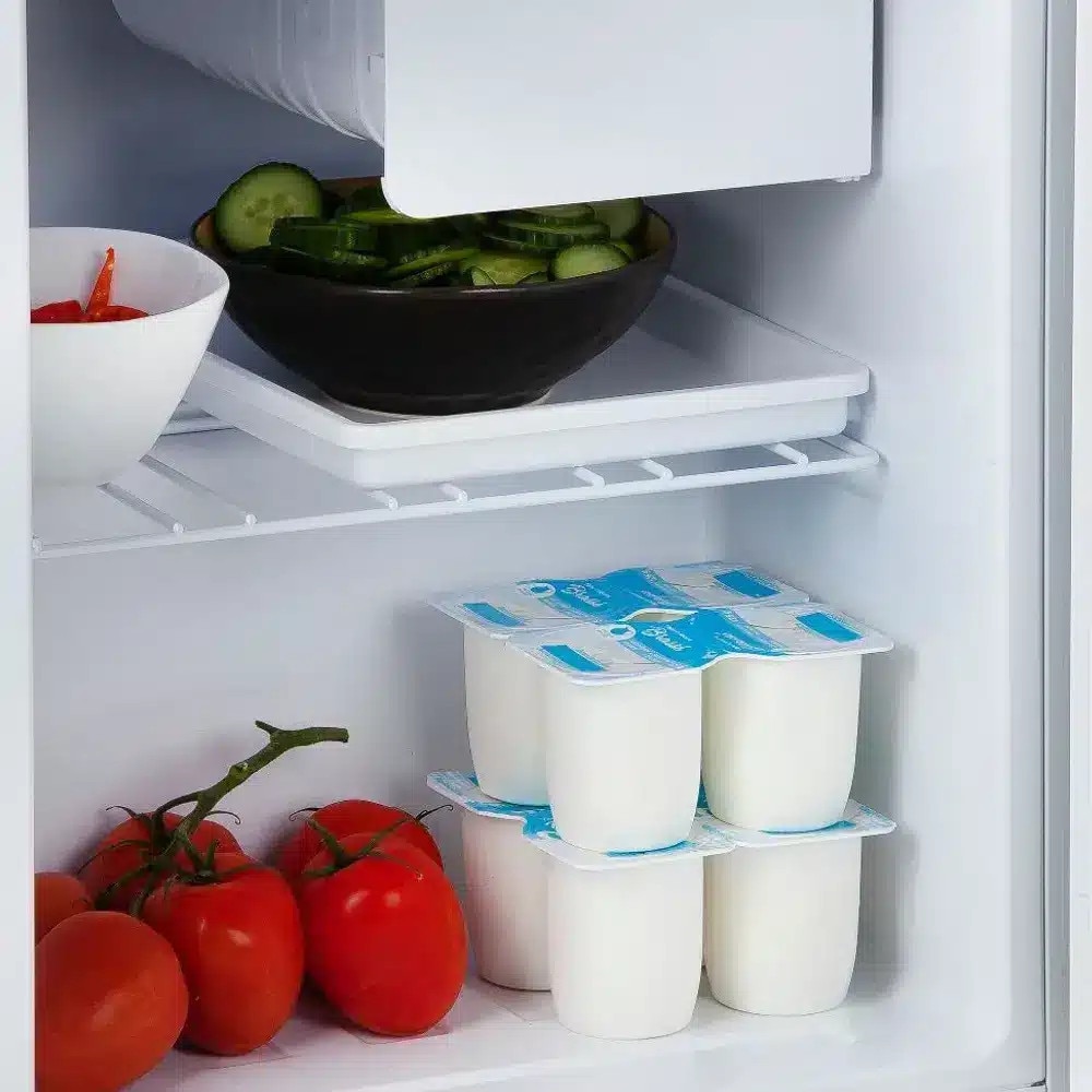 Frigider minibar DOMO, H 51.2 cm, capacitate 41 litri, congelator integrat, ideal pentru bucatarii mici/hotel/birou/rulota, consum redus, 1 raft otel, 2 compartimente pe usa, control temperatura, tava cuburi de gheata inclusa, alb