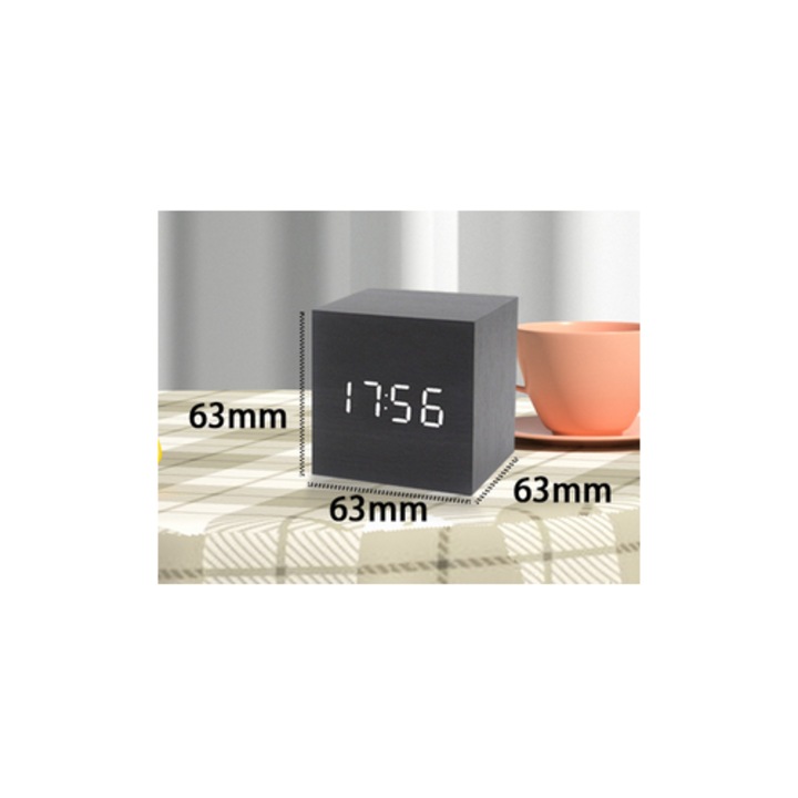 Ceas de alarma cub din lemn, LED, functie de activare prin sunet, 63x63x63mm, multicolor