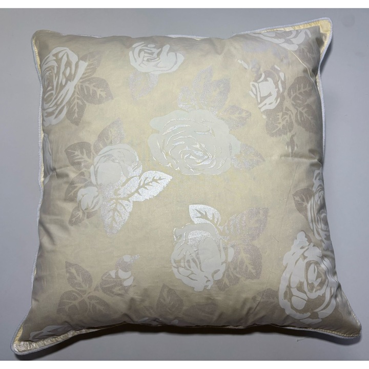 Perna din 30% puf de gasca, PopClean, galbena cu trandafiri, 40x40cm, 550g