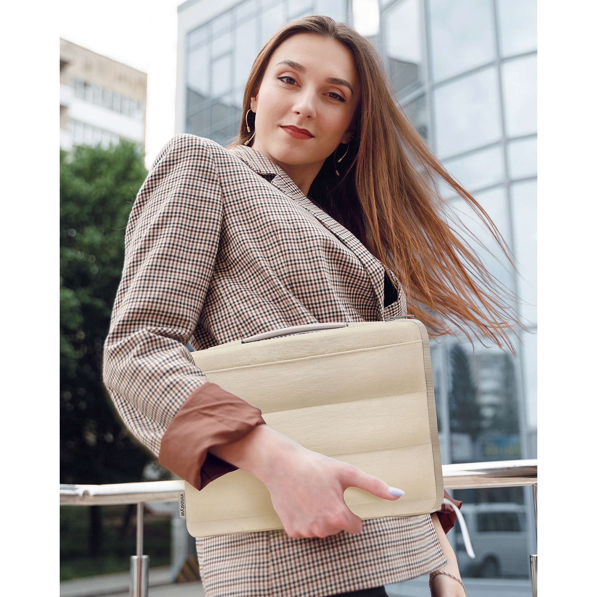 Geanta laptop Stratus Sleeve, impermeabila, bej, pentru laptopuri de pana la 16", design ergonomic, 39x28x4cm