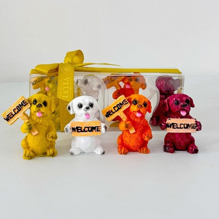 Set 4 Figurine Decorative in forma de catelusi, pancarta cu textul: "Welcome", Multicolor, 16x4x6cm, Velve