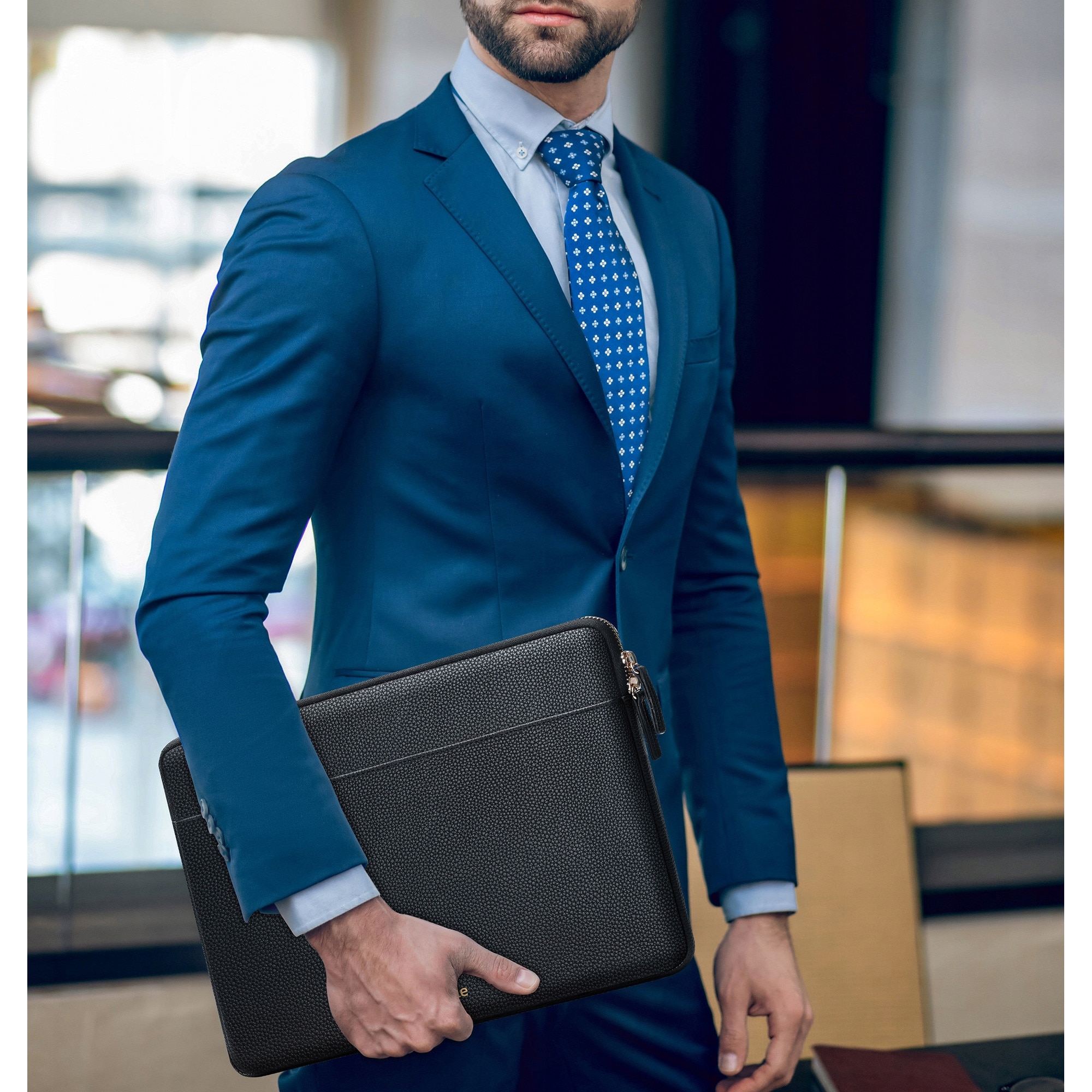 Geanta laptop impermeabila LuxLeather, 14", neagra, design ergonomic, ultra-usoara 220g