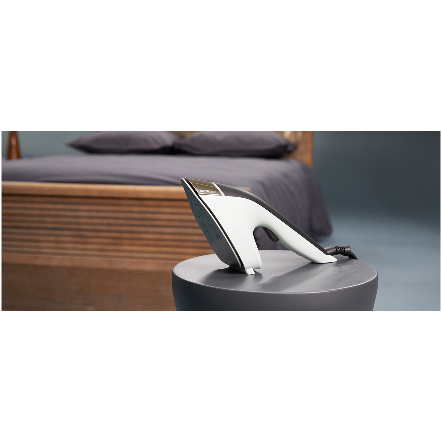 Aparat de calcat vertical cu abur 2 in 1 Tefal Duo Power JF4031E0, 1700W, jet abur 180 g/min, abur variabil 0 - 25 g/min, rezervor apa 400 ml, talpa ceramica, oprire automata, incalzire rapida in 30s, verde & negru