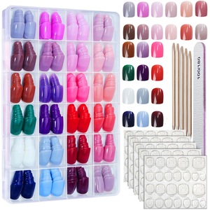 Körömdíszítők és műkörmös kellékek