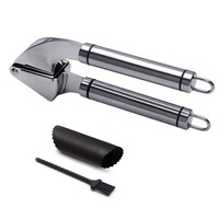 Presa usturoi cu dispozitiv de decojire din silicon si perie de curatare din plastic FMD015