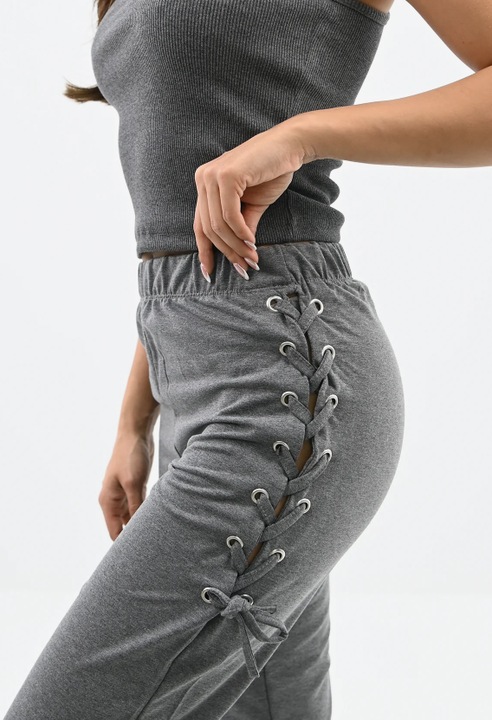 Trening pentru femei cu siret pe lateral