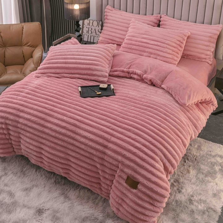 Set Lenjerie CHIRASO, COCOLINO, cu Dungi, 4 Piese, Cearceaf cu Elastic pentru saltele de 180x200cm, 160x200cm si 140x200cm, Husa Pilota 200x220cm, 2 Fete de Perna 50x74cm, roz prafuit