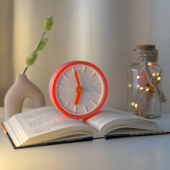 Ceas de birou - Mecanism SILENTIOS – DECORADI®, Eco-friendly, Design Modern, Colectie Spectrum, Alb / Roz, Diametru 11cm – Cadou sau Ceas de camera decorativ cu design modern, Printat 3D din PLA ECO(plastic biodegradabil)