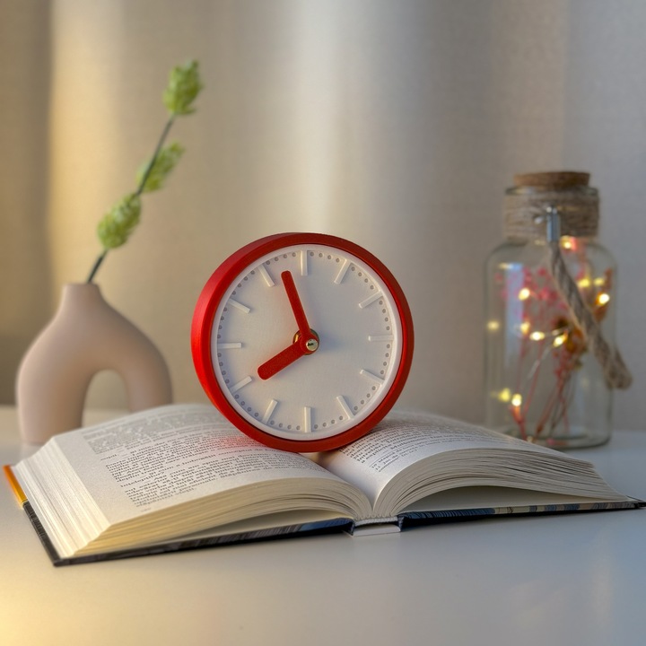 Ceas de birou - Mecanism SILENTIOS – DECORADI®, Eco-friendly, Design Modern, Colectie Spectrum, Alb / Rosu, Diametru 11cm – Cadou sau Ceas de camera decorativ cu design modern, Printat 3D din PLA ECO(plastic biodegradabil)