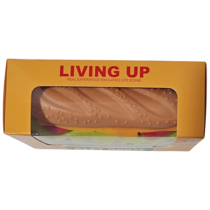 Sandwich din plastic fara margini ascutite, cu salata, cascaval, rosii, chifla