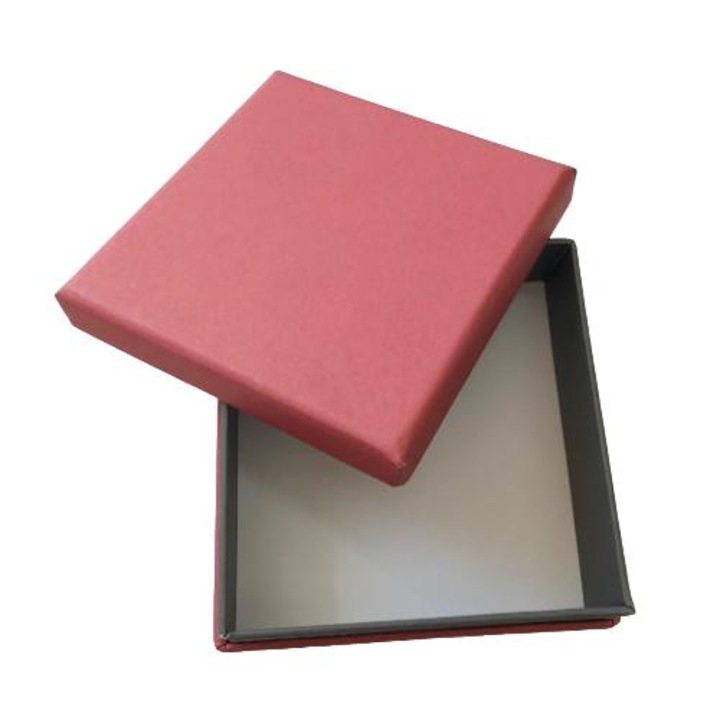 Cutie cadou, cu gat gri, AMBA, ideala pentru bijuterii. Dimensiuni interioare 80x80x25 H mm