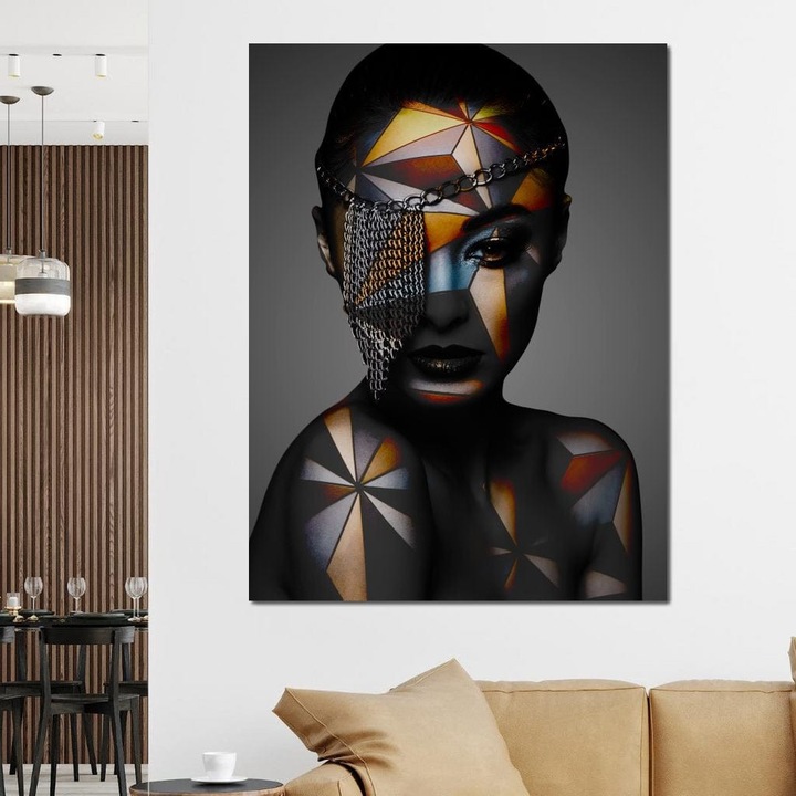 Премиум картина върху платно, LuxCanva® J1028, Затворник в блясък, 45 X 60 см, 100% памучно платно 400 г/м2, дървена рамка, мистерия, вериги, лице, идентичност, жена, портрет, поглед, моден модел, списание, блясък, хол, спалня