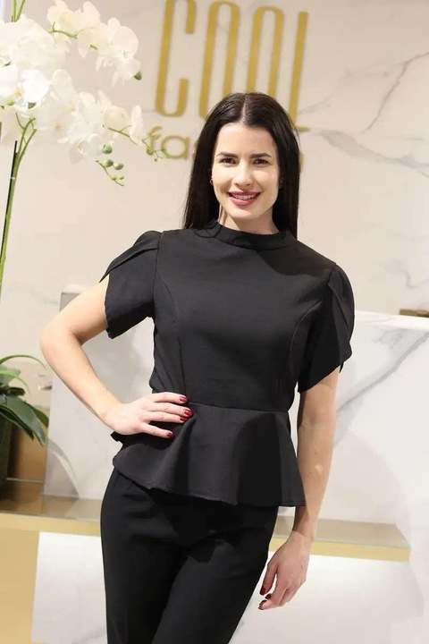 Bluză neagră cu spate decupat și funda decorativă, mărime XS-S