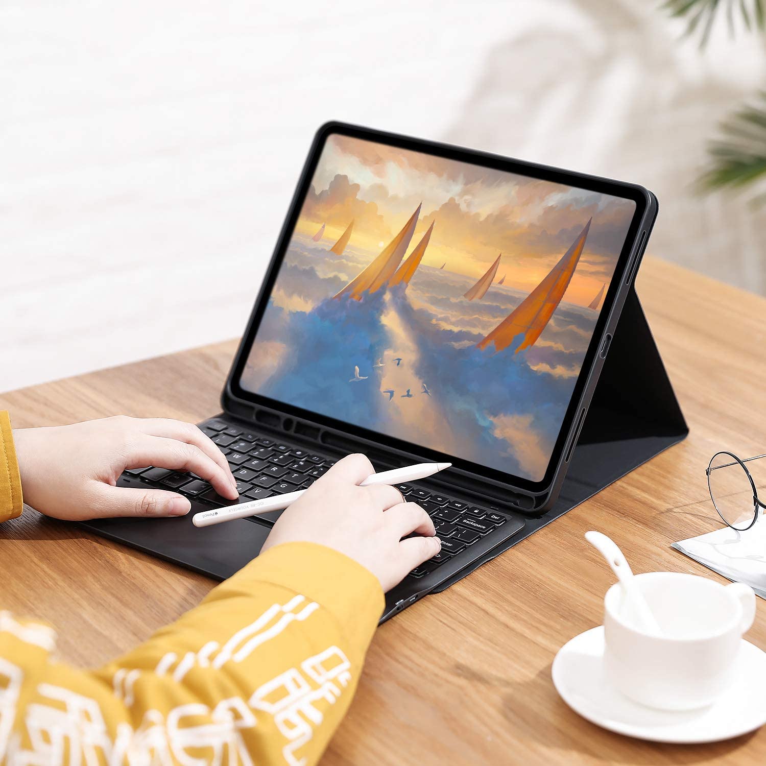 Husa iPad Pro 12.9 2018/2020, cu tastatura incorporata, touchpad, neagra
