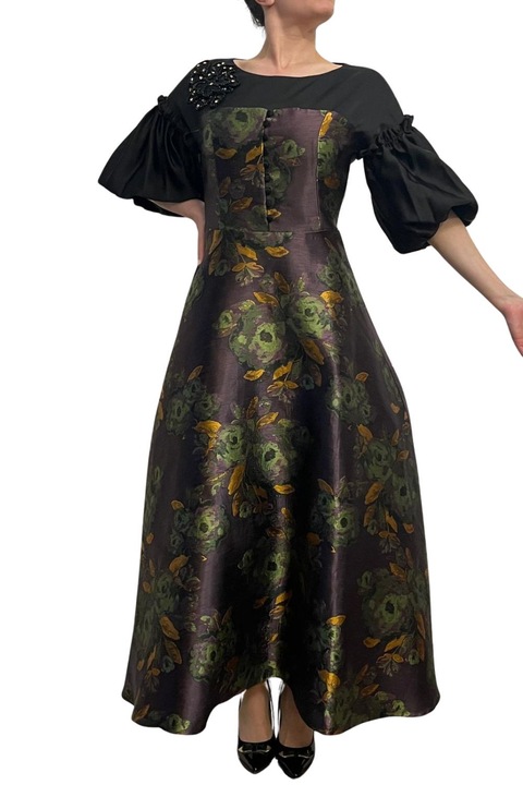 Дамска рокля, черна, декорирана с бароков флорален принт, брокатена материя, размер S