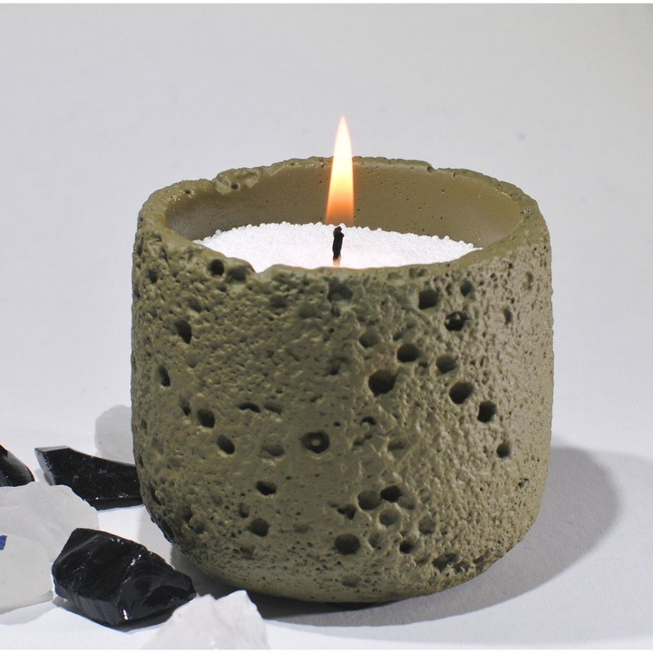 Földzöld gyertyatartó, Veya