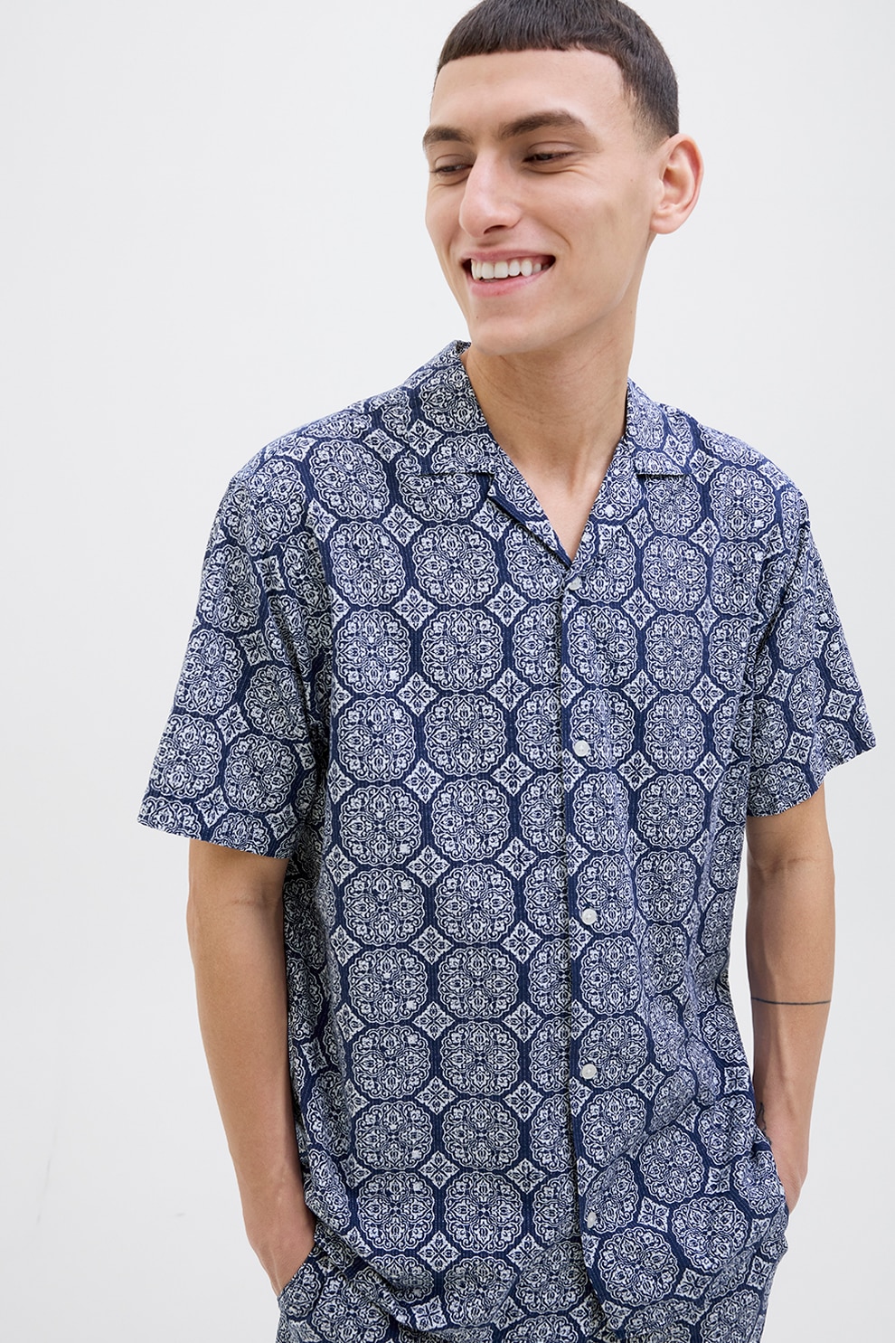 Jack & Jones, Camasa lejera cu model geometric, Albastru inchis, Alb murdar, XL