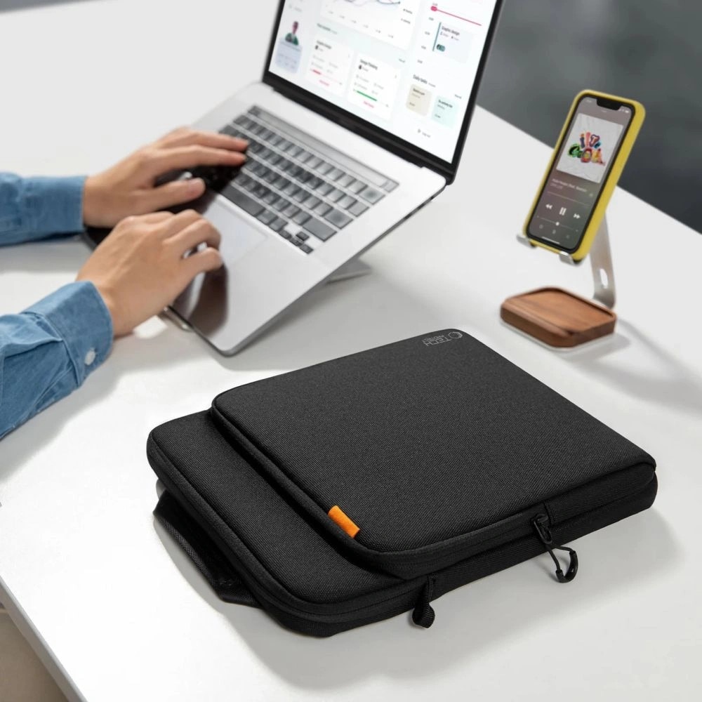Geanta pentru laptop Tech-Protect Defender VR, neagra, 13-14 inci, set cu curea, dimensiuni 35,5x25,5x4,2cm