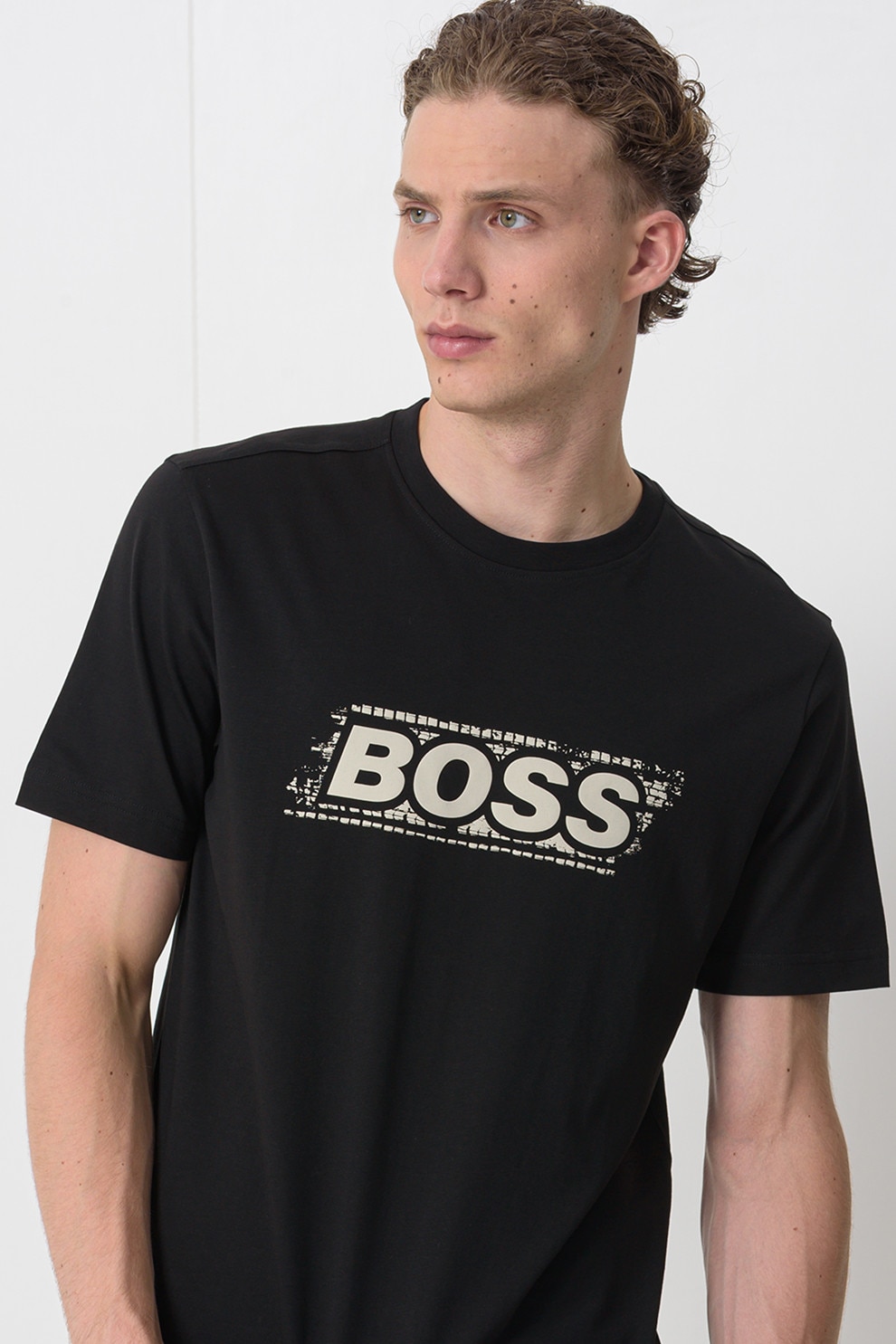 BOSS, Tricou cu imprimeu logo si decolteu la baza gatului, Negru, Alb optic, L